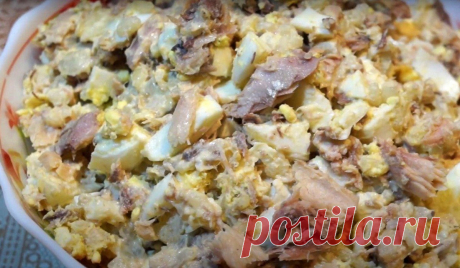 Салат с сайрой и яйцом, который мы готовим постоянно
