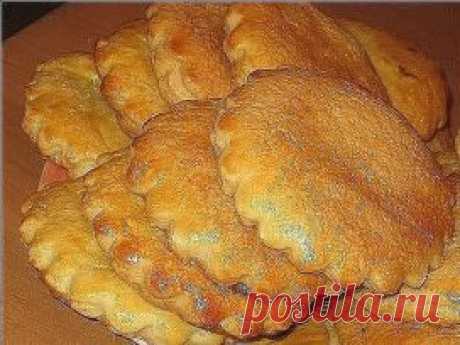 КОРЖИКИ МОЛОЧНЫЕ
Просто и вкусно 
Ингредиенты:
100 гр молока, 
100 гр размягчённого маргарина, 
1 стакан сахара , 
1 яйцо, 
половинку чайной ложки соды, гашенной уксусом. 
Приготовление:
Всё хорошо перемешать и добавить 2,5- 3 стакана муки. Замесить тесто. Оно должно быть мягким Присыпать стол мукой и раскатать. Формой выдавливать фигурки и выпекать... Примерно 15 минут... При 180 градусах.