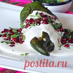 Рецепт: Мексиканский фаршированный перец в ореховом соусе (Chiles en nogada) - все рецепты России