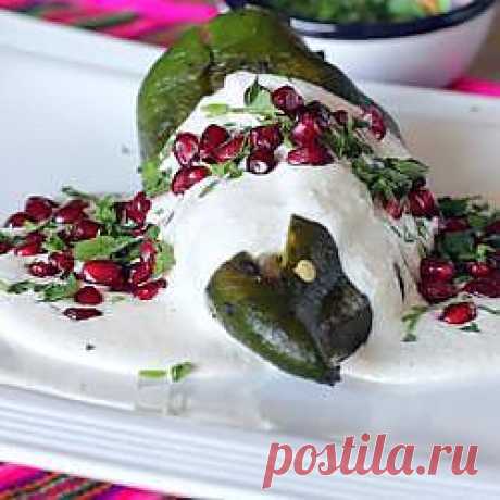 Рецепт: Мексиканский фаршированный перец в ореховом соусе (Chiles en nogada) - все рецепты России