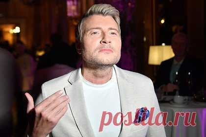 Басков рассказал о нужде в деньгах из-за ремонта. Российский певец Николай Басков нуждается в деньгах из-за ремонта. На вопрос журналиста о планах на новогоднюю ночь артист ответил, что собирается работать — он выступит в Дубае. Басков заявил, что собирается работать «без остановки» в связи с тратами на переделку жилья.