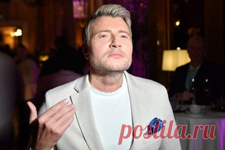 Басков рассказал о нужде в деньгах из-за ремонта. Российский певец Николай Басков нуждается в деньгах из-за ремонта. На вопрос журналиста о планах на новогоднюю ночь артист ответил, что собирается работать — он выступит в Дубае. Басков заявил, что собирается работать «без остановки» в связи с тратами на переделку жилья.