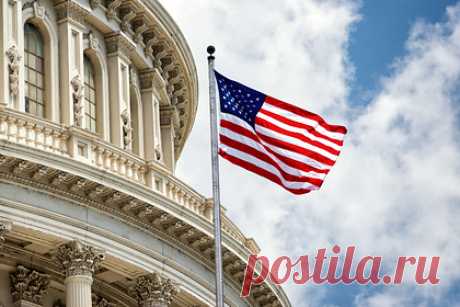 Отставной полковник армии США заявил об опасности запугивания России. Полковник армии США в отставке Дуглас Макгрегор заявил, что многие американские политики допускают массу ошибок в комментировании спецоперации России на Украине, а риторика некоторых и вовсе безрассудна, а порой и опасна. Макгрегор отмечает, что политики в Вашингтоне пытаются запугать Россию, путая ее с Ираком.