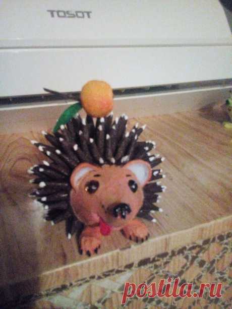 Сделана фигурка из пенопласта.