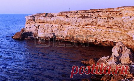Черное море, полуостров Тарханкут Фотография, картинки, изображения и сток-фотография без роялти. Image 25483701.