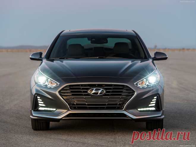 Смотри! Hyundai Sonata 2018 года: рестайлинговая модель седана В ближайшее время в автосалонах мы сможем встретить обновленную Hyundai Sonata. Эта модель является рестайлингом седьмого по счету поколения популярной мод