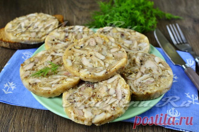 Куриный рулет в бутылке в домашних условиях, рецепт Как приготовить куриный рулет в бутылке расскажет этот рецепт. Вкусная закуска без консервантов вкусна и полезна, ее можно подать на праздничный стол.