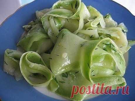 Попробуйте такой замечательный рецептик!
Это удивительное по своему вкусу и приготовлению блюдо я впервые попробовала на пикнике. Одна знакомая угостила нас этой закуской. Естественно, что после первого стола маринованных кабачков в тарелке не осталось совсем, потому что их необычный вкус понравился всем. Потом я приготовила их сама, и снова уже мои знакомые были удивленны вкусом маринованных кабачков.
Показать полностью…