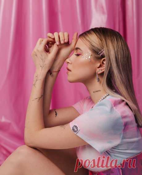 PRETTY IN PINK: МОДНЫЙ ОБРАЗ МАРУСИ ИЗ DREAM TEAM HOUSE | VestiNewsRF.Ru