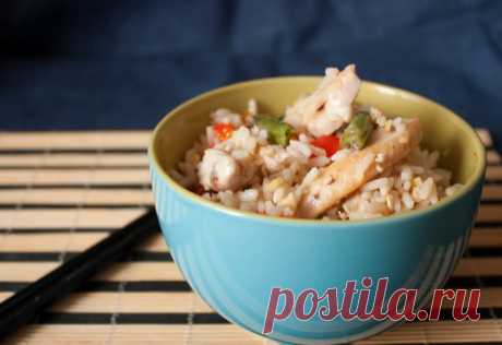 Китайский жареный рис с куриной грудкой