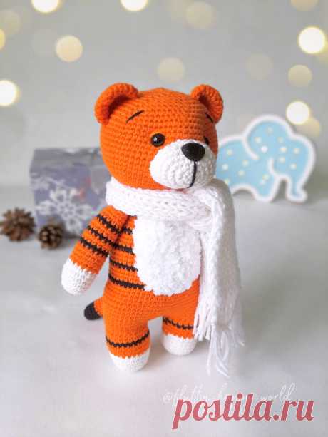 PDF Тигрёнок Тео крючком. FREE crochet pattern; Аmigurumi animal patterns. Амигуруми схемы и описания на русском. Вязаные игрушки и поделки своими руками #amimore - тигр, тигрёнок, тигрята, котик, кот, котенок.