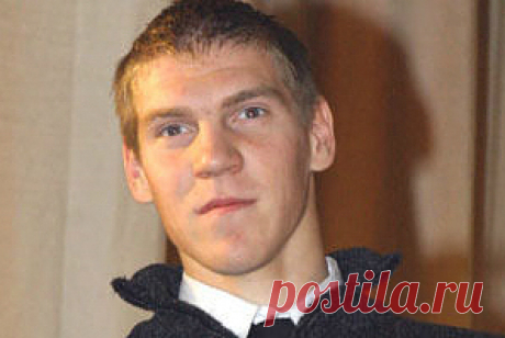 Бывший футболист «Зенита» назвал проигранную в казино сумму. Бывший нападающий петербургского «Зенита» Олег Кожанов рассказал о проблемах с азартными играми. Футболист назвал сумму, которую он проиграл в казино за все время. По его словам, это около 80 миллионов рублей. Кожанов добавил, что также увлекался игрой на тотализаторе, делая ставки через знакомых.