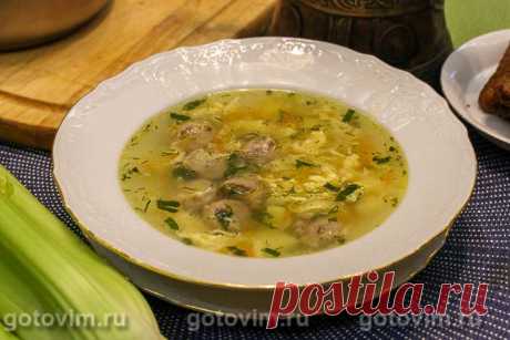 Суп с колбасками для жарки и яйцом. Рецепт с фото Иногда я готовлю быстрый суп с колбасками для жарки. Это здорово экономит время, т.к. не надо варить бульон, да и суп получается вполне себе вкусный. Вся хитрость заключается в подготовке полуфабрикатов: колбаски не кладут в воду, а обжаривают с овощами и только после этого заливают кипятком. Приготовление супа в такой последовательности делает его вкус более насыщенным, не смотря на отсутствие настоящего мясного бульона. В...