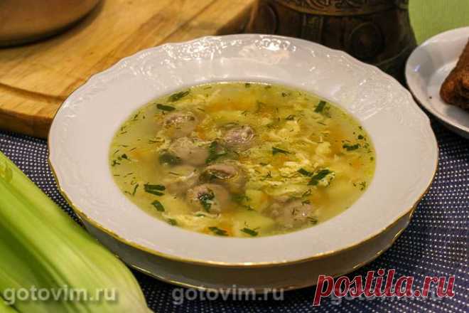 Суп с колбасками для жарки и яйцом. Рецепт с фото Иногда я готовлю быстрый суп с колбасками для жарки. Это здорово экономит время, т.к. не надо варить бульон, да и суп получается вполне себе вкусный. Вся хитрость заключается в подготовке полуфабрикатов: колбаски не кладут в воду, а обжаривают с овощами и только после этого заливают кипятком. Приготовление супа в такой последовательности делает его вкус более насыщенным, не смотря на отсутствие настоящего мясного бульона. В...