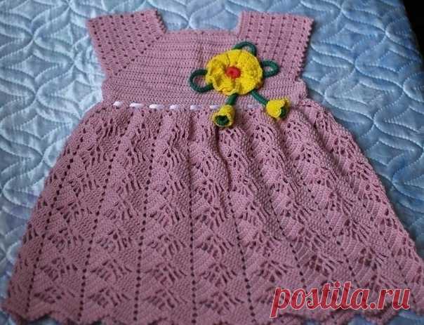 Красивое ажурное платье для маленькой девочки