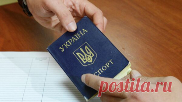 За рубежом по-прежнему не выдают паспорта украинцам призывного возраста