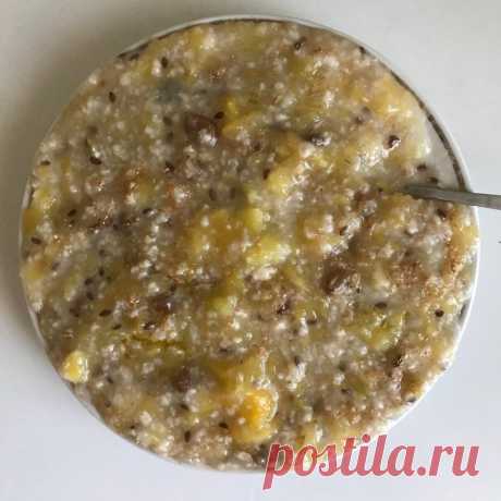 Овсяная каша с тыквой и изюмом.