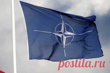 Стало известно об опасениях НАТО из-за трансформирующейся российской армии. НАТО вступает в конкуренцию с трансформирующейся российской армией. Об этом в статье для Newsweek пишет Дэвид Бреннан. По его словам, российские военные приобретают то, чего им раньше не хватало. Также Бреннан подчеркнул, что масштабы украинского конфликта наглядно продемонстрировали неподготовленность стран Запада.