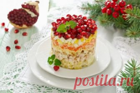Новогодние салаты слоеные: рецепты с мясом, курицей, грибами, сыром / Mama66.ru Слоеные новогодние салаты – любимое блюдо многих хозяюшек. И не зря – их вкус получается необычным и насыщенным, главное, подобрать удачный рецепт.