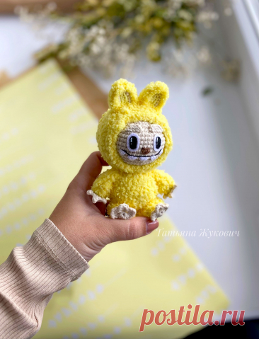 PDF Лабубу крючком. FREE crochet pattern; Аmigurumi toy patterns. Амигуруми схемы и описания на русском. Вязаные игрушки и поделки своими руками #amimore - плюшевый монстрик Лабубу крючком, маленький монстр из плюшевой пряжи, Labubu.