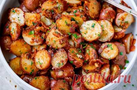 Изумительно вкусная картошка с золотистой корочкой в духовке - любимое блюдо моей семьи. Просто готовится и быстро поедается | На Даче | Яндекс Дзен