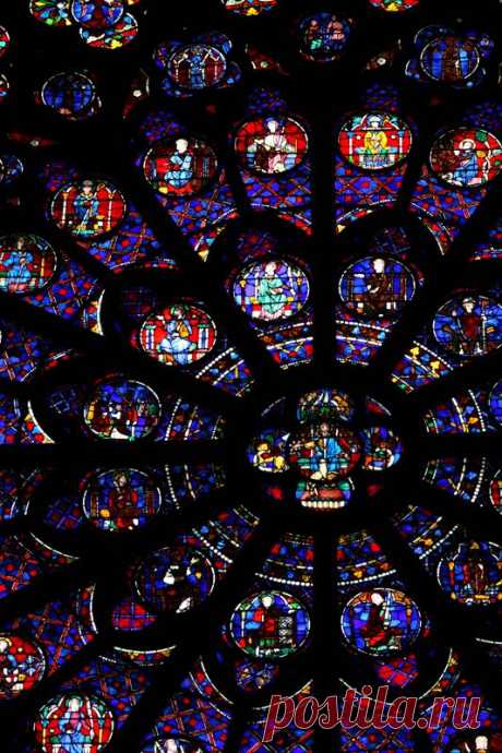 Detail of one of the huge stained glass windows in the Gothic Notre-Dame cathedral, Paris. 
Фотографии от пользователя tom.wright на flickr  |  Pinterest