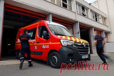 В ДТП с автобусом во Франции пострадали 28 детей. В результате ДТП со школьным автобусом во Франции пострадали 28 детей, двое из них серьезно. Сообщается, что автобус, вез учеников в колледж округа Лаваль на северо-западе Франции. На момент аварии, в автобусе находилось 47 школьников и один водитель. Сейчас все пострадавшие доставлены в поликлинику Лаваля.