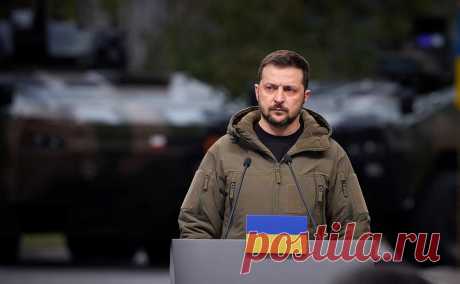 Зеленский предложил разорвать соглашение с Белоруссией о защите секретов. Президент Украины Владимир Зеленский внес в Верховную раду законопроект о выходе из соглашения с Белоруссией о защите государственных секретов.