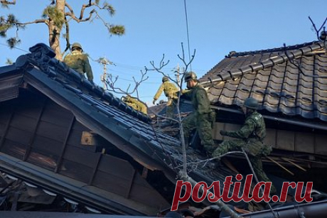 В Японии возобновили движение поездов после землетрясений. Движение скоростных поездов «Синкансэн» возобновили в Японии спустя сутки после землетрясений, произошедших в центральной части страны, сообщают крупнейшие железнодорожные операторы страны. Ранее Главное метеорологическое агентство Японии рассказало о серии мощных землетрясений.