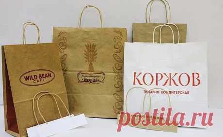 НПФ ЛПК – изготовитель бумажных пакетов и экологической упаковки в СПб, эффективно работающая на рынке уже несколько лет. Продукция данного производителя может заинтересовать предпринимателей из разных сегментов бизнеса, поскольку здесь предложен обширный выбор продукции высокого качества, в частности для:
•предприятий общепита – кофеен, пекарен и др.;
•кондитерских фабрик и хлебозаводов;
•фастфуда и сервисов доставки готовых блюд;
•магазинов и гипермаркетов;
•рекламных агентств и прочих.