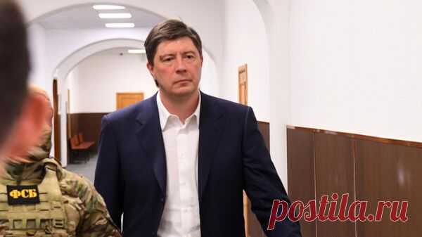 Суд отправил в СИЗО экс-владельца лопнувшего банка "Югра" Хотина