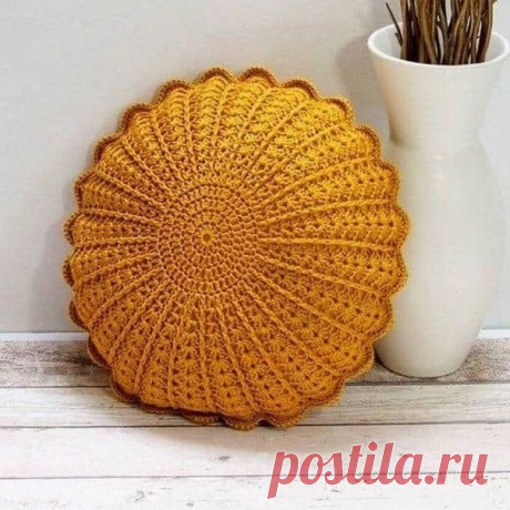 Круглая подушка крючком. Видео МК. / knittingideas.ru
