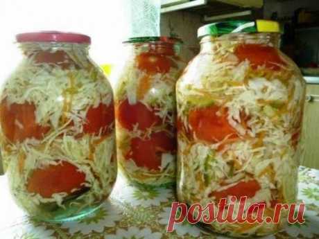 Помидоры с капустой. Нашинковать капусту, натереть морковь, нарезать мелко болг. Перец, измельчить чеснок. Все смешать. В стерилизованные банки 3-х литровые. На дно, лавр. Лист, перец душ. Гор., 2 зонтика укропа. Мы уклад...
