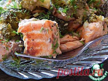Рагу из красной рыбы с шампиньонами и брокколи.