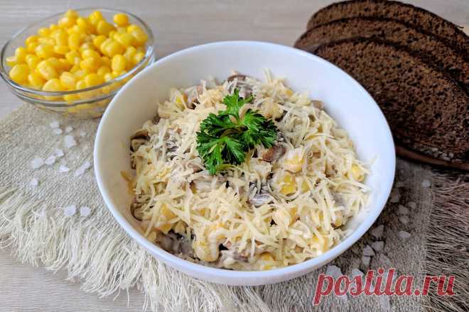 Салат с кукурузой и шампиньонами: готовим вкусное блюдо из простых ингредиентов | Еда на каждый день | Дзен