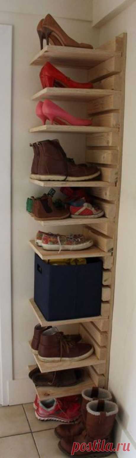 Adjustable wooden shoe rack Made to order 10 Shelf and 22 slat adjustable shoe rack made from heavy duty 18mm plywood and spruce. Height 180cm / width 30cm / shelf depth 30cm / total depth 36cm Shoe rack delivered with a plain wood finish and not pre drilled unless requested. Other sizes available on request.
