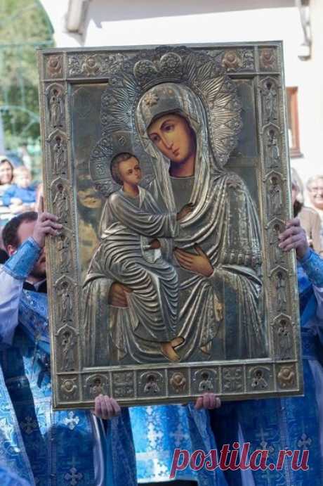 12 октября по старому стилю православные чтут Иерусалимскую икону Пресвятой Богородицы — символ утешения и защиты. Пожелаем друг другу мира, терпения и веры. Пусть молитва к Богородице услышится свыше. Иерусалимская икона Божией Матери открытки.
