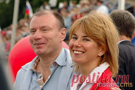 Миллиардер Потанин отдал активы на благотворительность перед разводом с женой 


Российский миллиардер, владелец холдинга &quot;Интеррос&quot; Владимир Потанин перед разводом с женой передал большую часть своего состояния, которое оценивается в 14 миллиардов долларов, на благотворительность, пишет &quot;Коммерсантъ&quot;.

Представитель миллиардера заявил, что бизнес-активы уже &quot;переданы на благотворительные цели с учетом наследства детям&quot;.