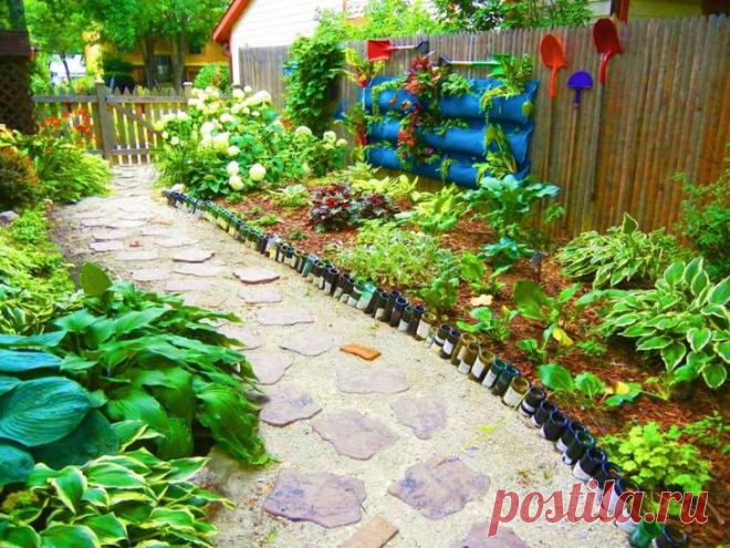 Клумба из бутылок: фото примеров оформления участка Любая клумба может стать ярким украшением загородного дома или дачного участка. Но только в том случае, если она красиво оформлена.
Для декора ландшафтного дизайна подходят практически все подручные с...
