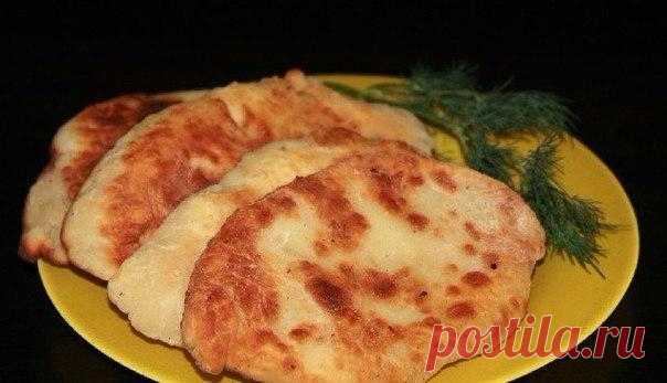 Лепёшки с сырно-картофельной начинкой.