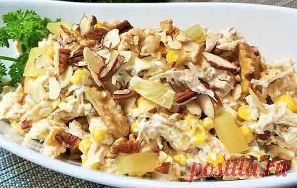 салат с фасолью и сухариками и курицей и грибами