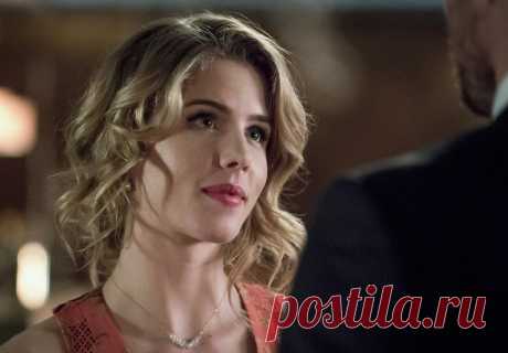 Эмили Бетт Рикардс (Emily Bett Rickards)