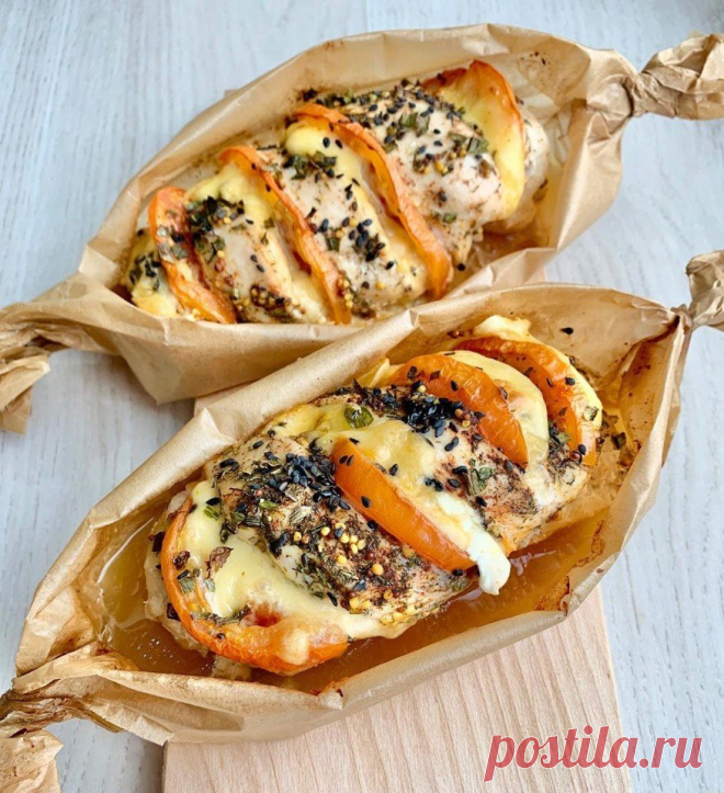 ​Супер сочное куриное филе Ингредиенты:
Куриное филе — 2 шт. Помидор — 1 шт.
Кусочек сыр — 80 г Специи — по вкусу
Зерненая горчица в банке — по желанию Сухая зелень — по вкусу Кунжут — по вкусуПриготовление:1. Помидор режем пополам и пластинками, сыр...