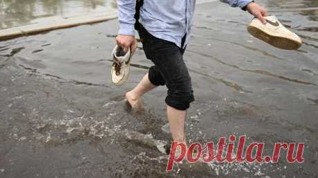 Во Владивостоке и Уссурийске после сильного дождя затопило дороги