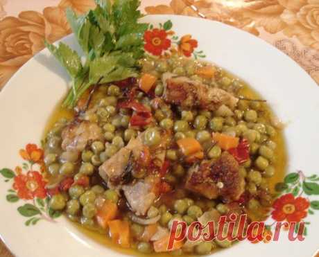 Вкусна яхния с грах и свинско