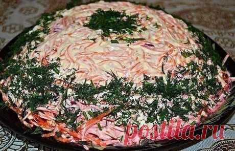 САЛАТ "КОРЕЛЬ" - ВКУСНОТИЩА НЕОБЫКНОВЕННАЯ!!!

Ингредиенты: 
- 400 гр отварной говядины 
- 400 гр отварного картофеля 
- 400 гр отварной свеклы 
- 300 гр готовой корейской моркови, 
- 1 яблоко 
- 250 гр майонеза 
- зелень для украшения 

Салат выкладывается слоями: 
1 слой - охлажденное отварное мясо порезанное тонкой соломкой 
2 слой - очищенное,натертое на терку яблоко майонез 
3 слой - натертый на терке отварной картофель майонез 
4 слой - натертая на терке отварная све...