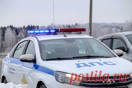 К горящему в Ростове-на-Дону рынку направлены наряды полиции. На место пожара на рынке «Темерник» в Ростове-на-Дону направили сотрудников правоохранительных органов для оцепления территории, сообщили в ГУ МВД по Ростовской области. В ведомстве добавили, что на место происшествия также были отправлены наряды ДПС.