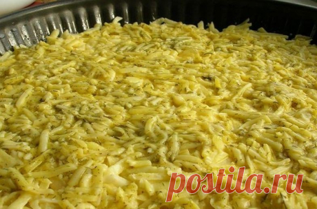 Она смешала натертый картофель с сыром и чесноком и отправила в духовку. Так просто, но безумно вкусно!
