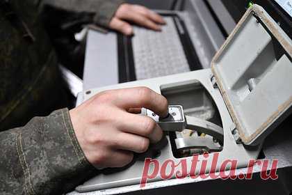 В Госдуму внесли законопроект об отзыве ратификации запрета ядерных испытаний. В Госдуму внесли законопроект об отзыве ратификации Россией Договора о всеобъемлющем запрещении ядерных испытаний (ДВЗЯИ). Об этом заявил лидер ЛДПР Леонид Слуцкий. «Его соавторами выступили практически все депутаты Государственной думы», — сообщили в нижней палате парламента.