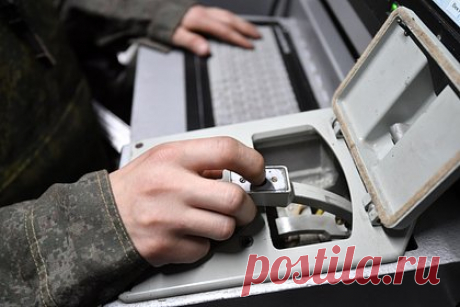 В Госдуму внесли законопроект об отзыве ратификации запрета ядерных испытаний. В Госдуму внесли законопроект об отзыве ратификации Россией Договора о всеобъемлющем запрещении ядерных испытаний (ДВЗЯИ). Об этом заявил лидер ЛДПР Леонид Слуцкий. «Его соавторами выступили практически все депутаты Государственной думы», — сообщили в нижней палате парламента.